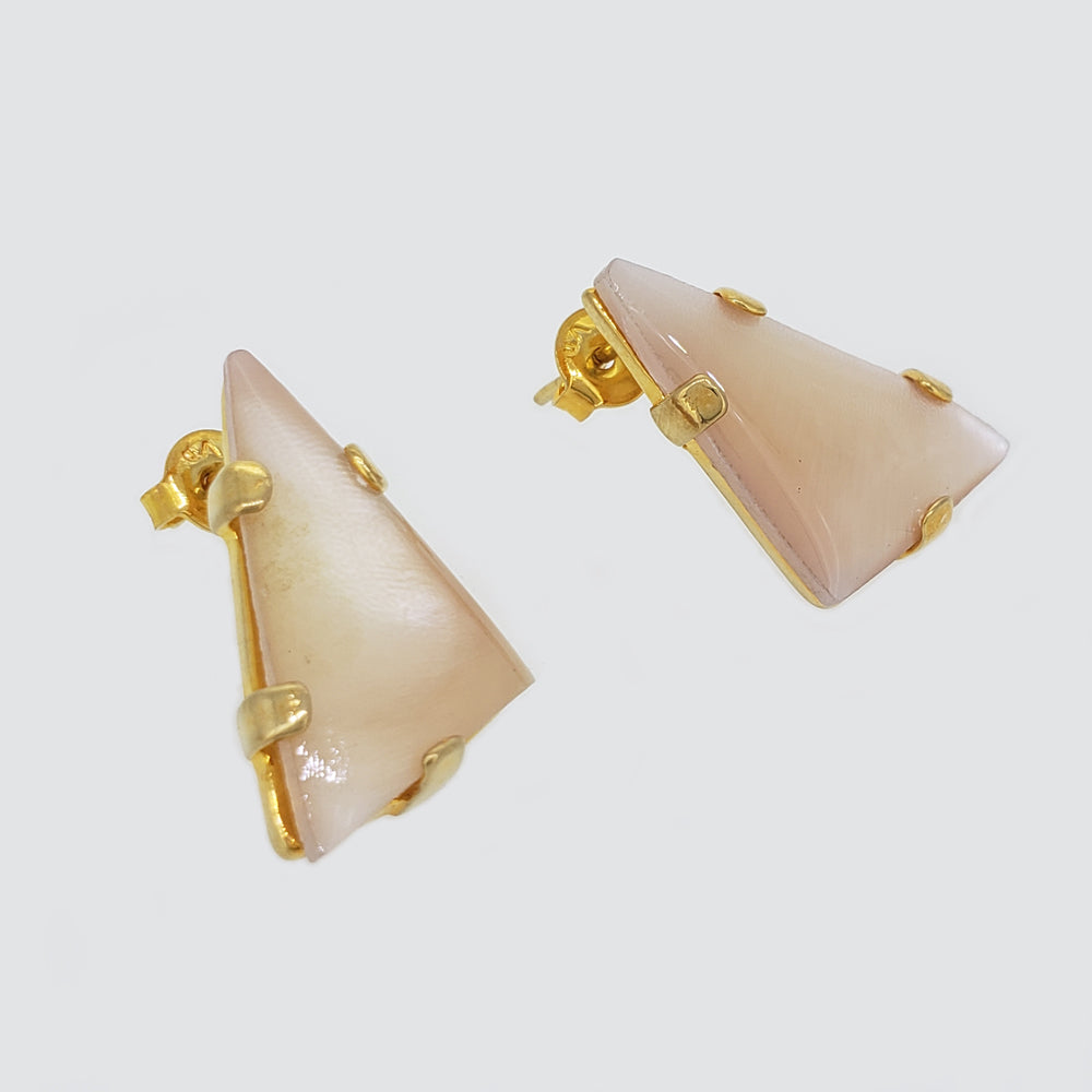 Stud Earrings in Yellow Gold Filled with Rose Pearl